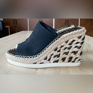VINCE CAMUTO Brissa Wedge Mule | Suede w/Black/Natural Raffia | Size 6